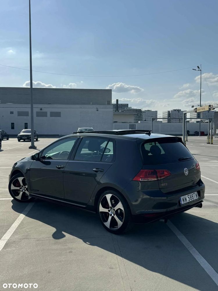 Volkswagen Golf - 4