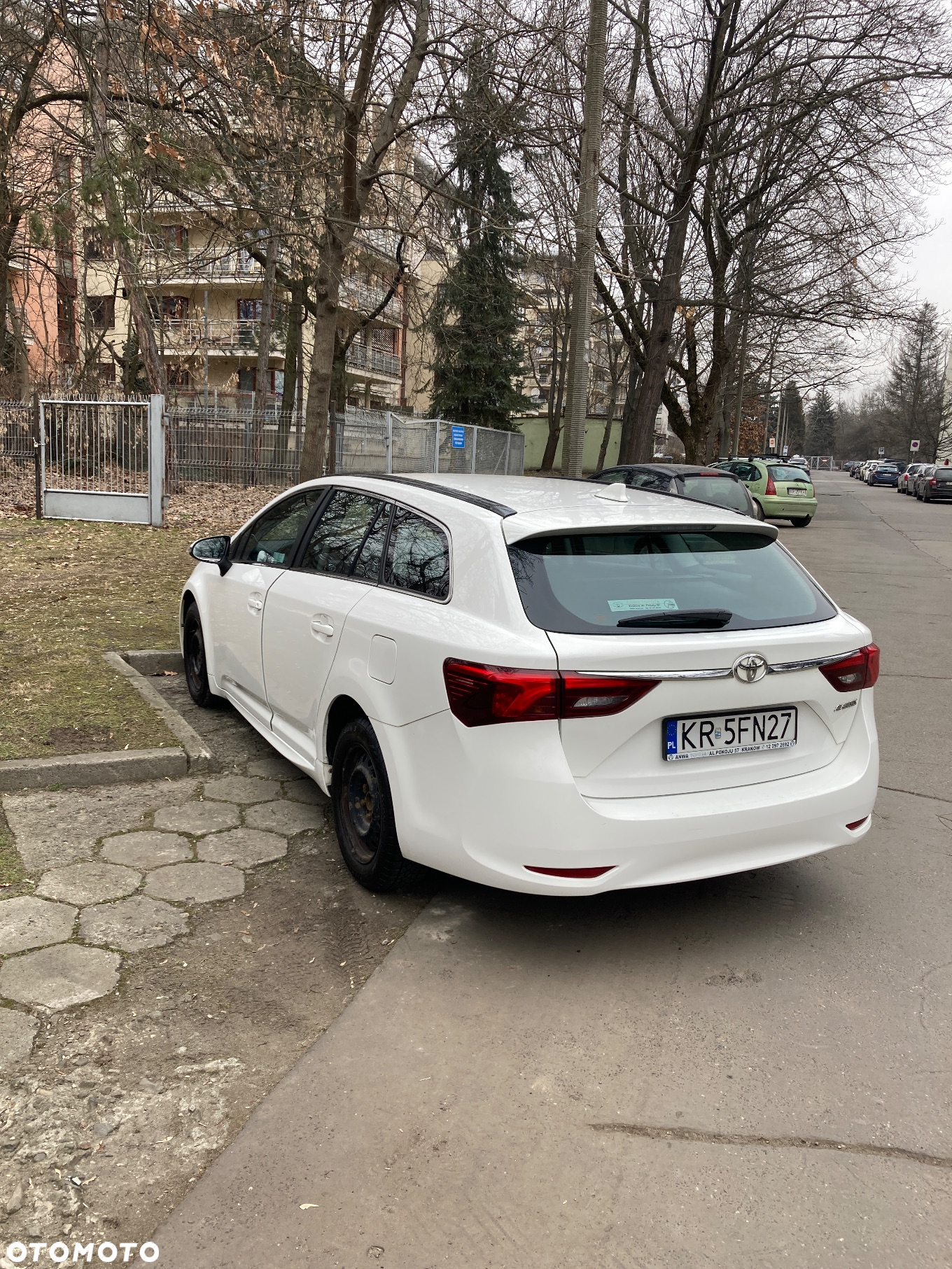 Toyota Avensis 1.6 Active - 8