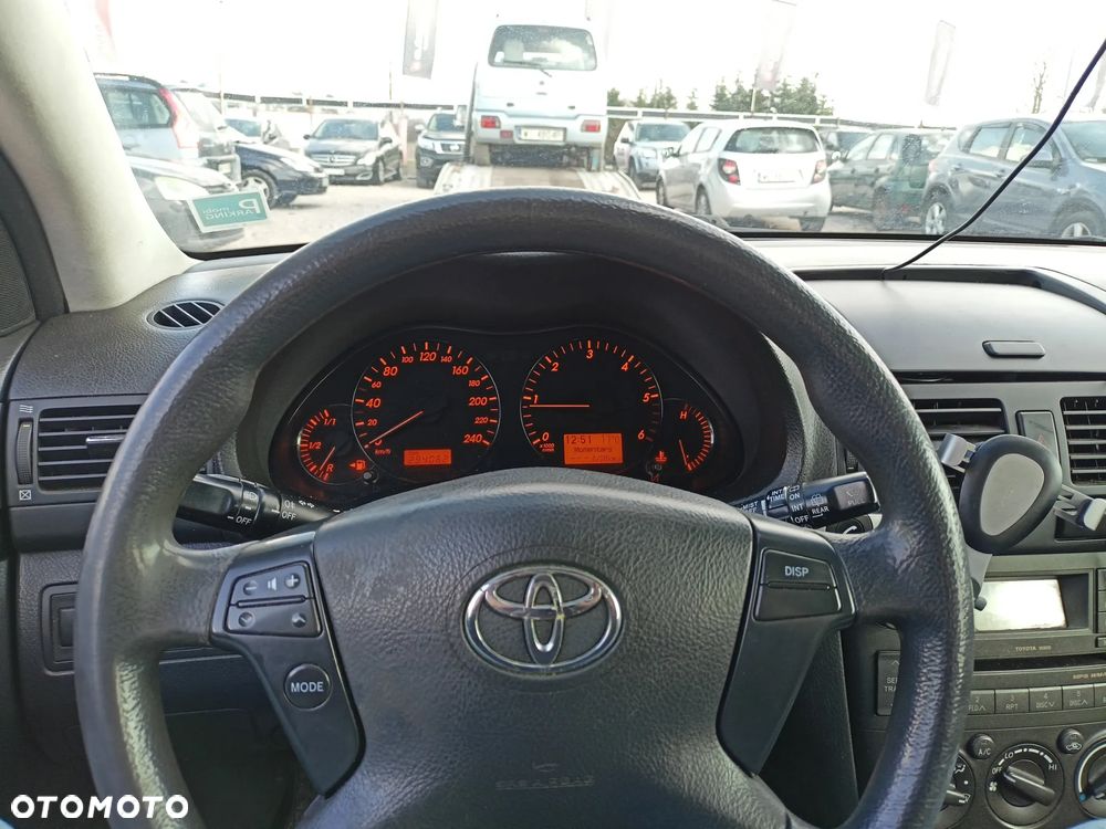 Toyota Avensis - 9
