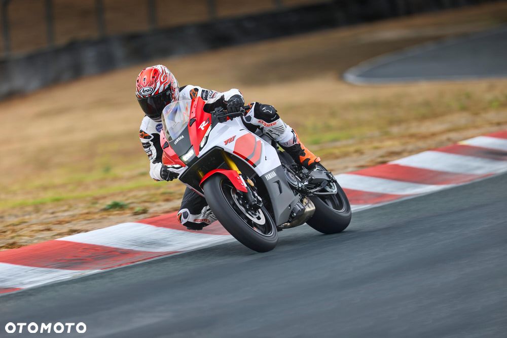 Yamaha R7 - 5