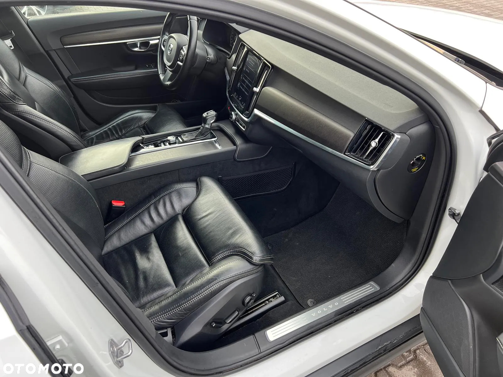 Volvo V90 Cross Country D5 AWD Pro - 22