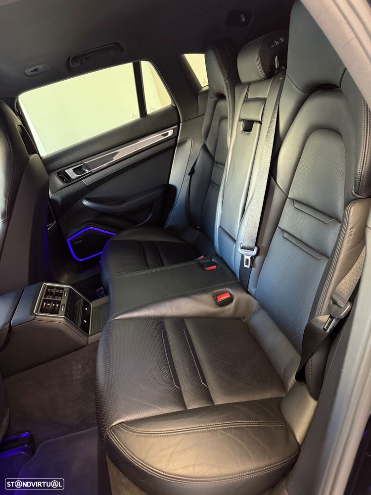 Porsche Panamera Sport Turismo 4 E-Hybrid - 8