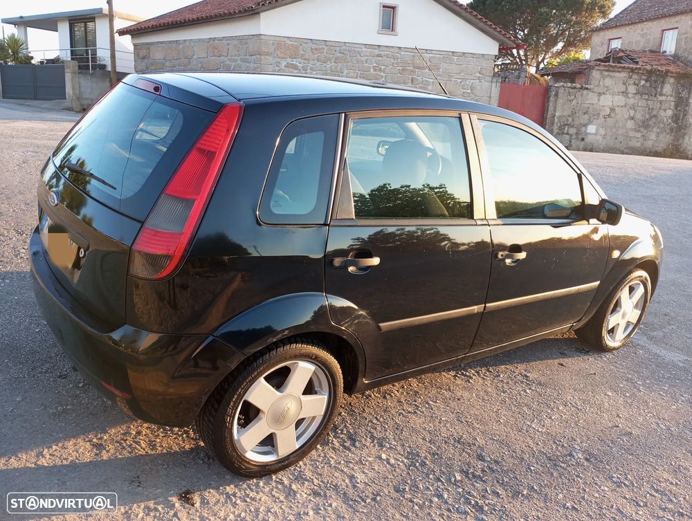 Ford Fiesta 1.4 Ambiente - 2