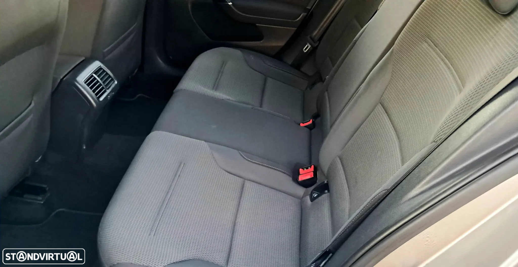 VW Golf Variant 1.6 TDi Confortline - 29