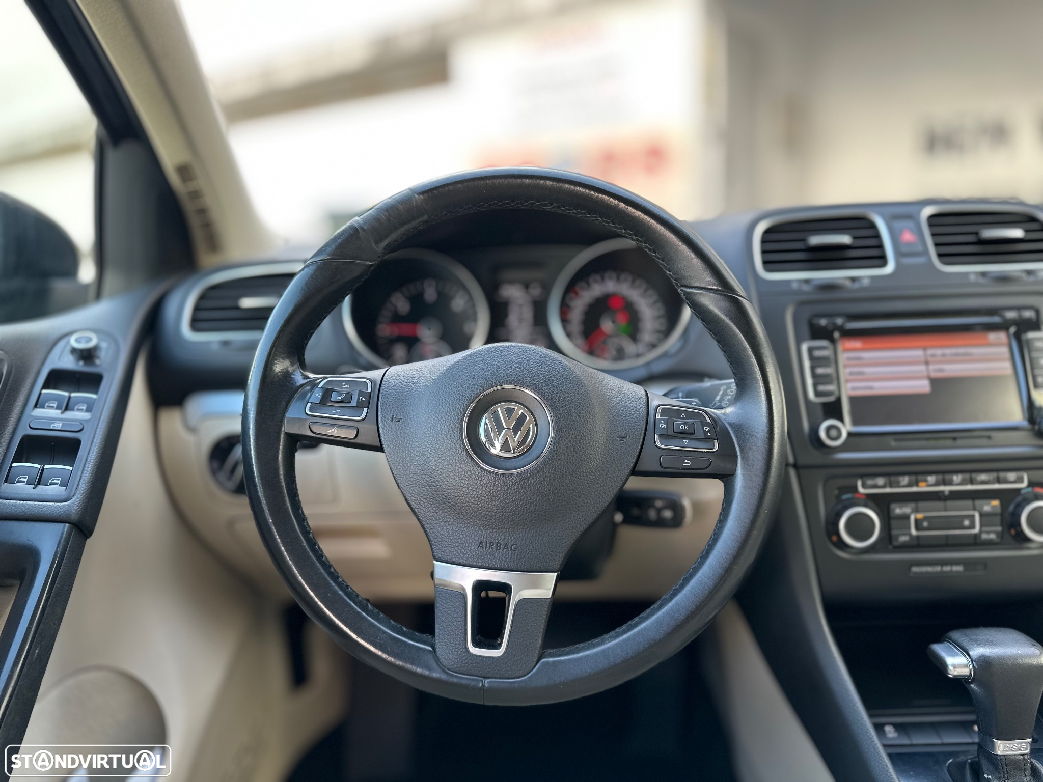 VW Golf 2.0 TDi Highline DSG - 24