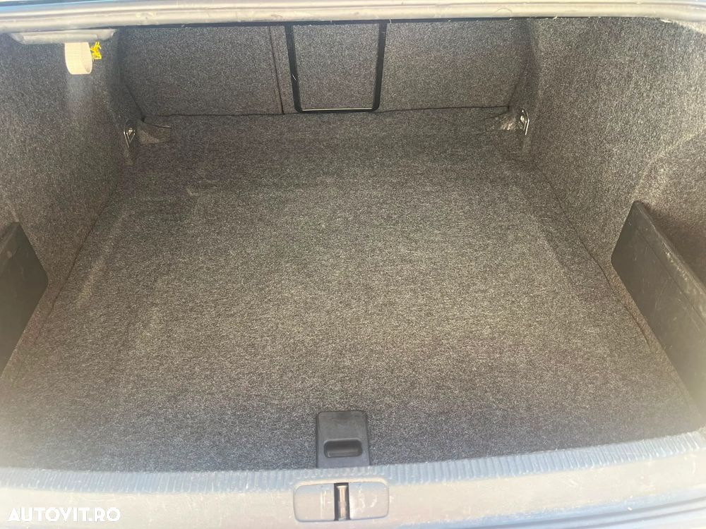 Volkswagen Passat 2.0TDI Comfortline DPF - 12