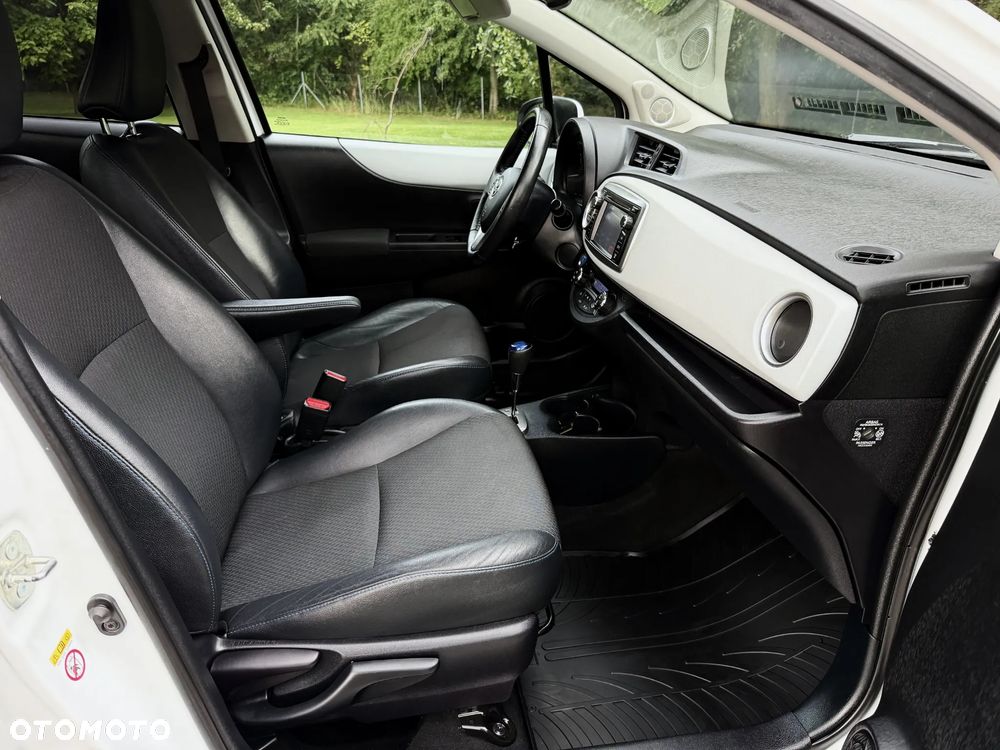 Toyota Yaris Hybrid 100 Premium - 19