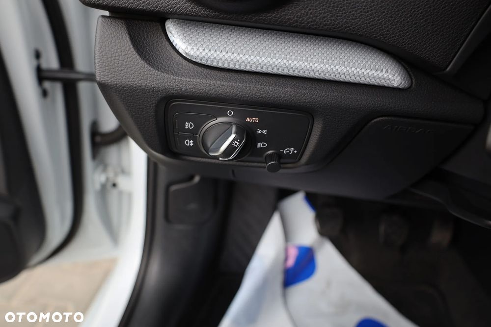 Audi A3 Sportback 1.4 TFSI Ambiente - 17