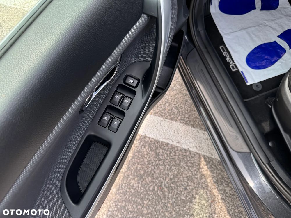 Kia Ceed 1.6 GDI Dream-Team Edition - 23