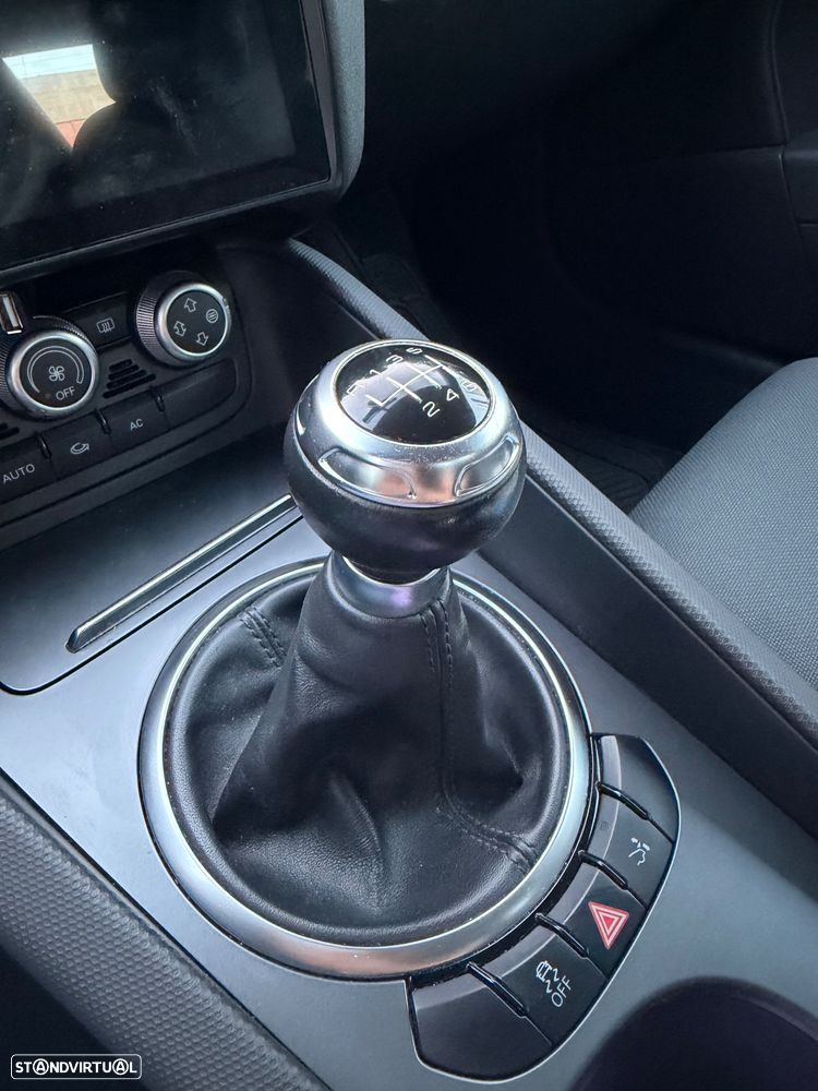 Audi TT Coupé 2.0 TFSI S-line — fotografia 14