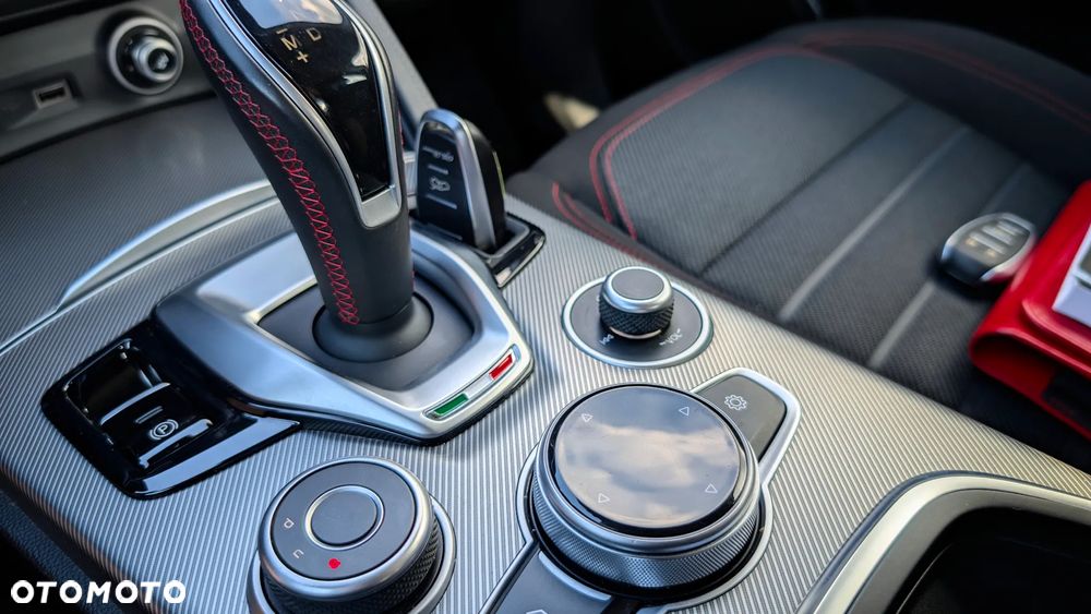 Alfa Romeo Stelvio - 35