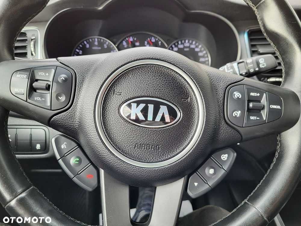 Kia Carens - 24