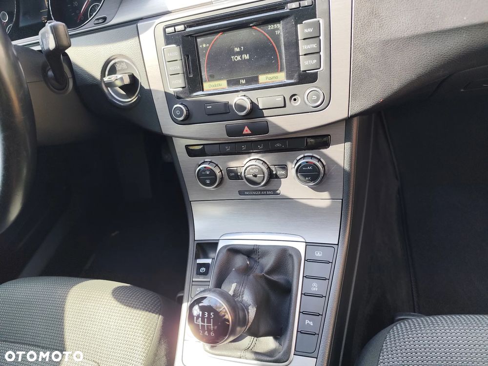 Volkswagen Passat 2.0 TDI Comfortline - 8