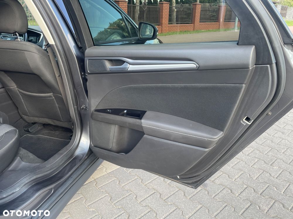 Ford Mondeo - 23