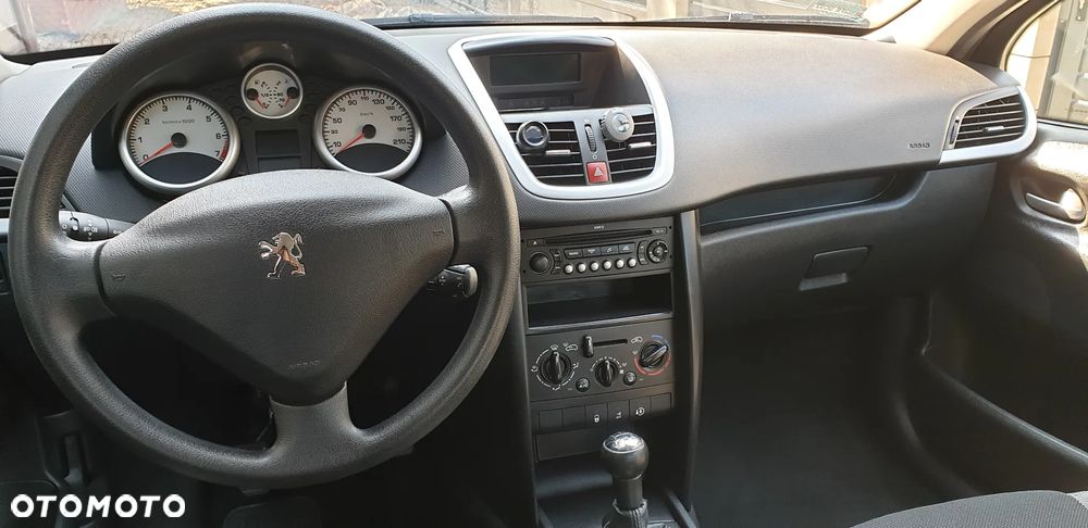 Peugeot 207 1.4 16V Trendy - 11