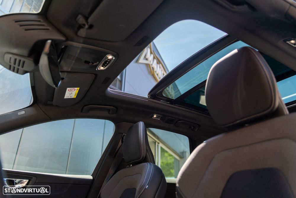 Volvo XC 60 2.0 T8 PHEV R-Design AWD - 10