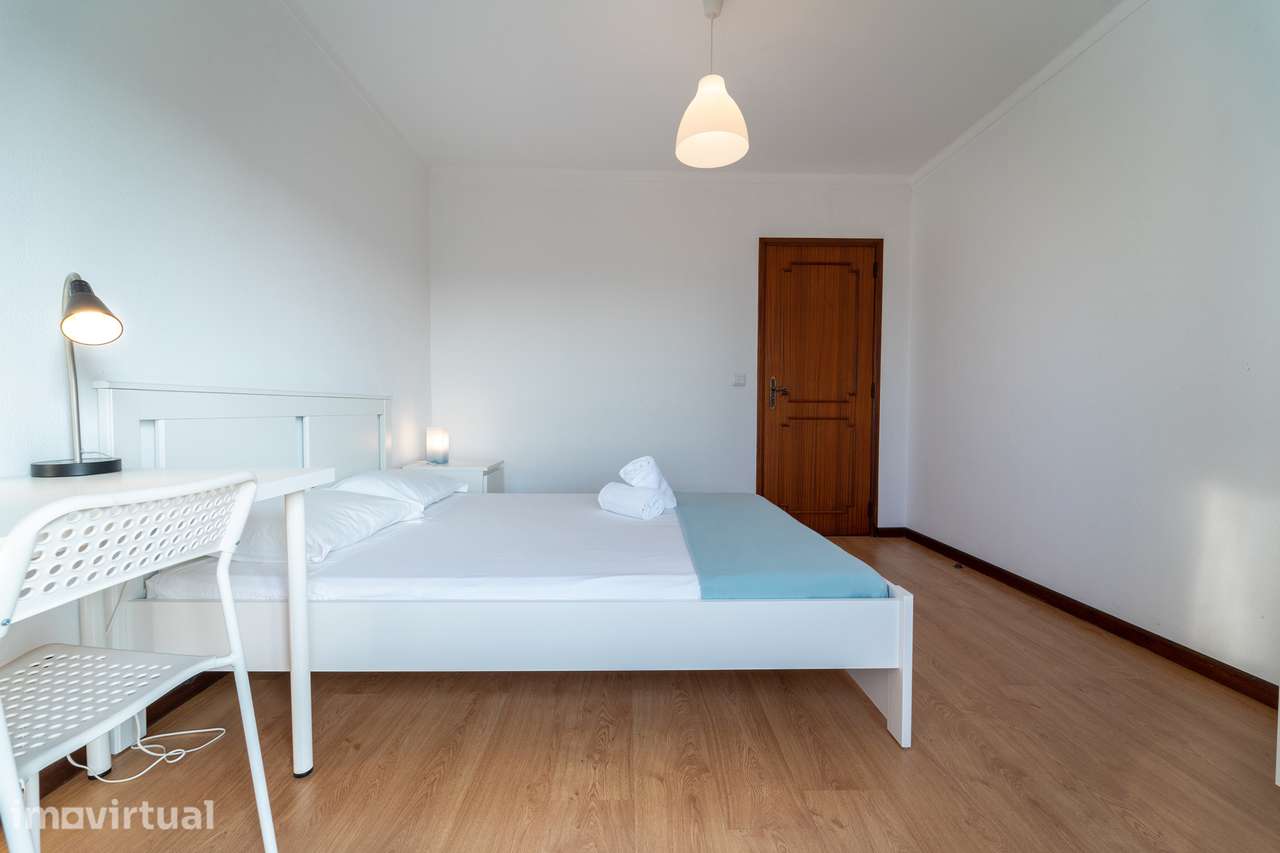 Quarto privado com varanda, em apartamento partilhado - Grande imagem: 4/11