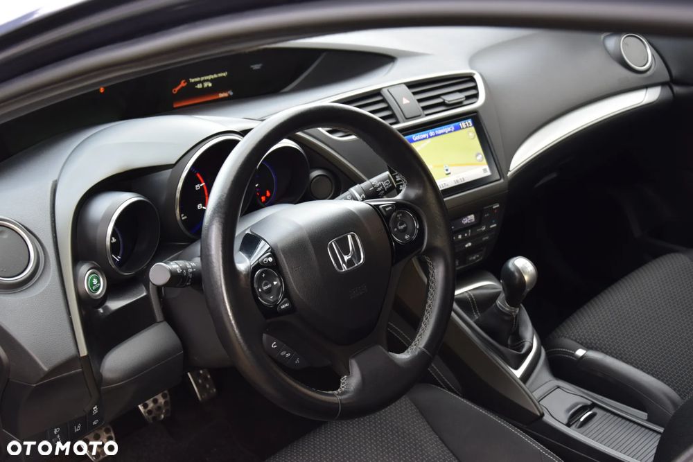 Honda Civic 1.6 i-DTEC Executive Black Edition - 10