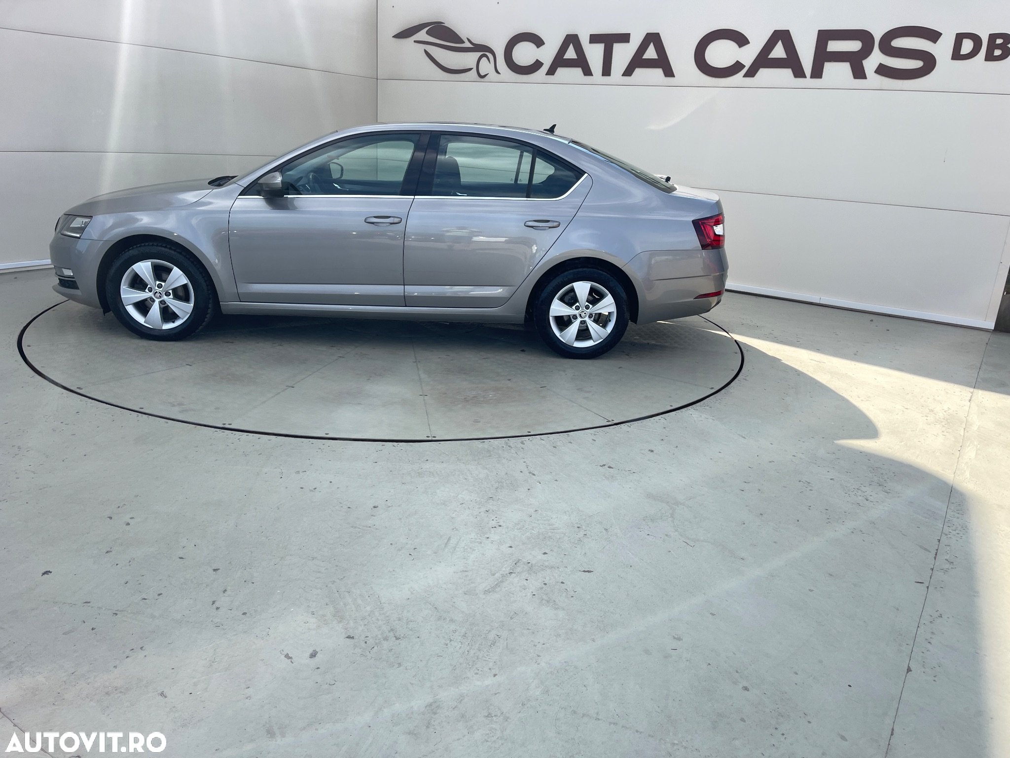 Skoda Octavia 1.6 TDI DSG Style - 7