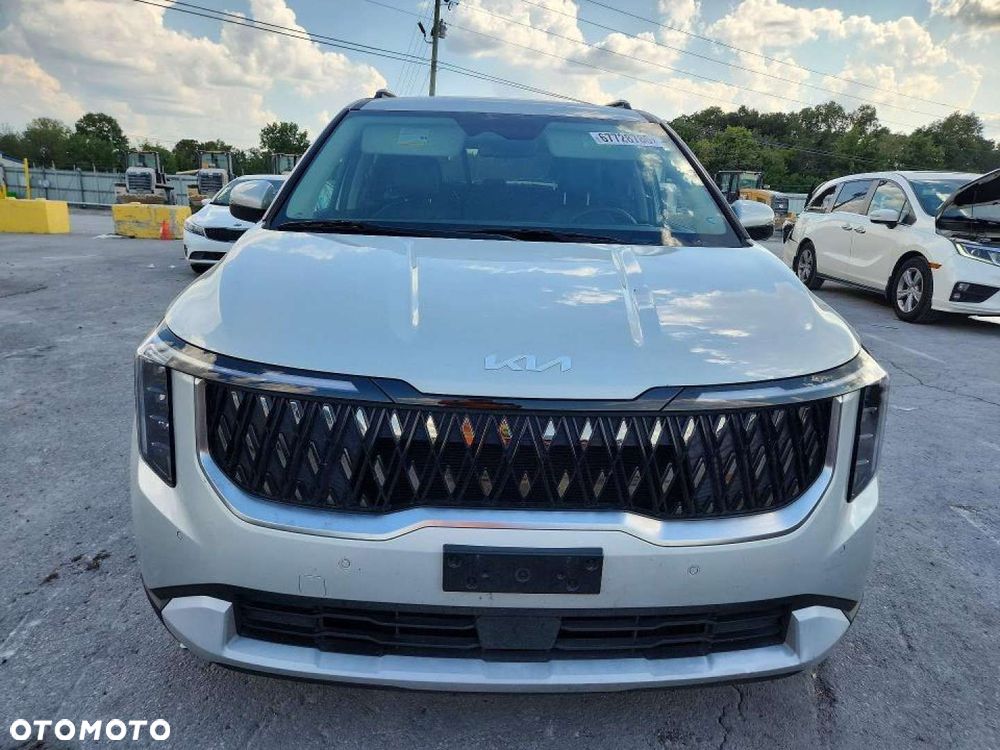 Kia Carnival - 3