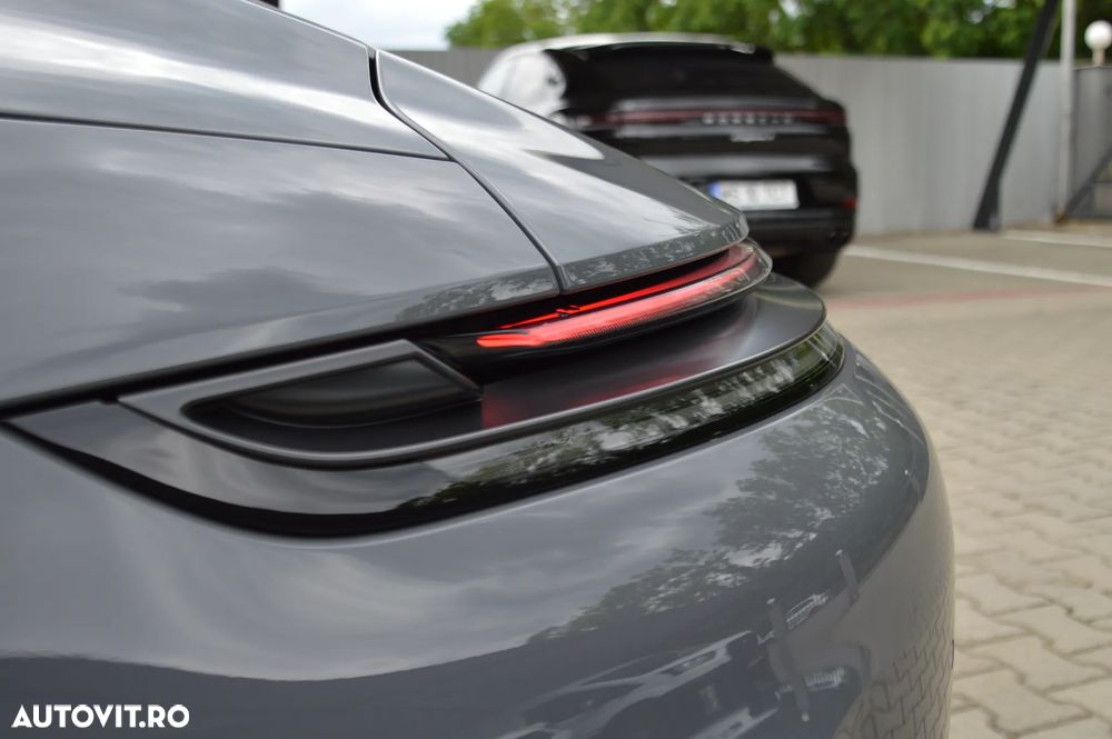 Porsche 911 Targa 4 GTS PDK - 34