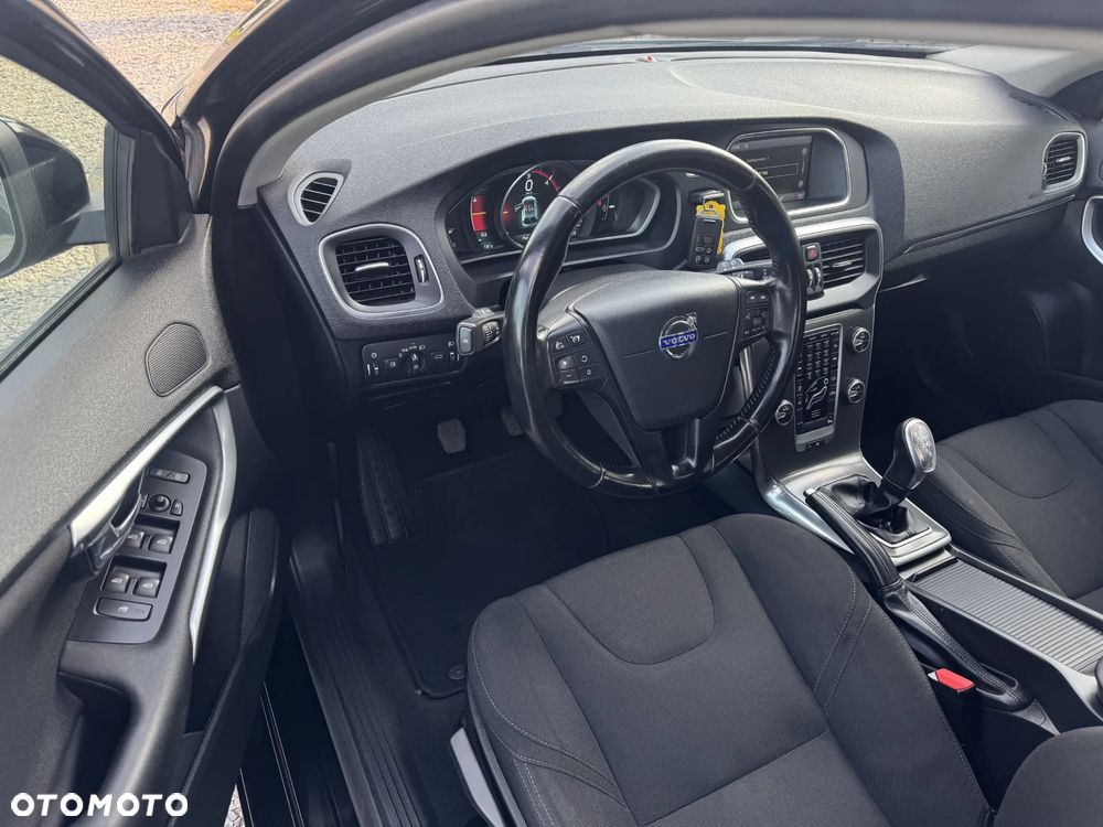 Volvo V40 D2 Momentum - 25