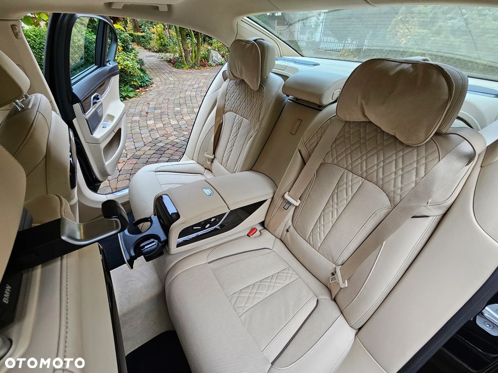 BMW Seria 7 730d mHEV - 37