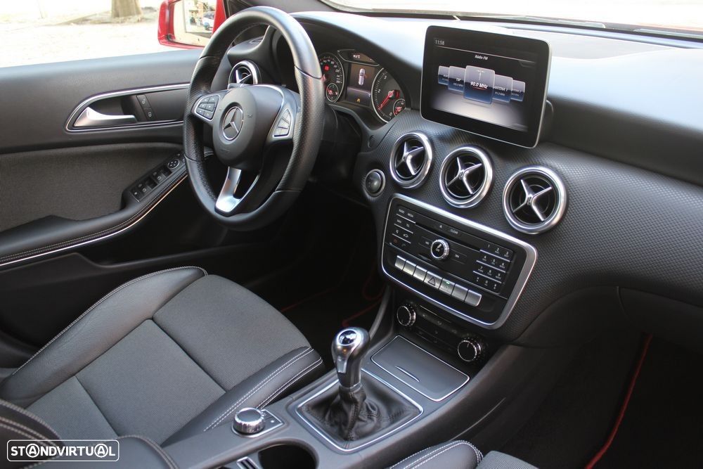 Mercedes-Benz A 180 d AMG Line - 23