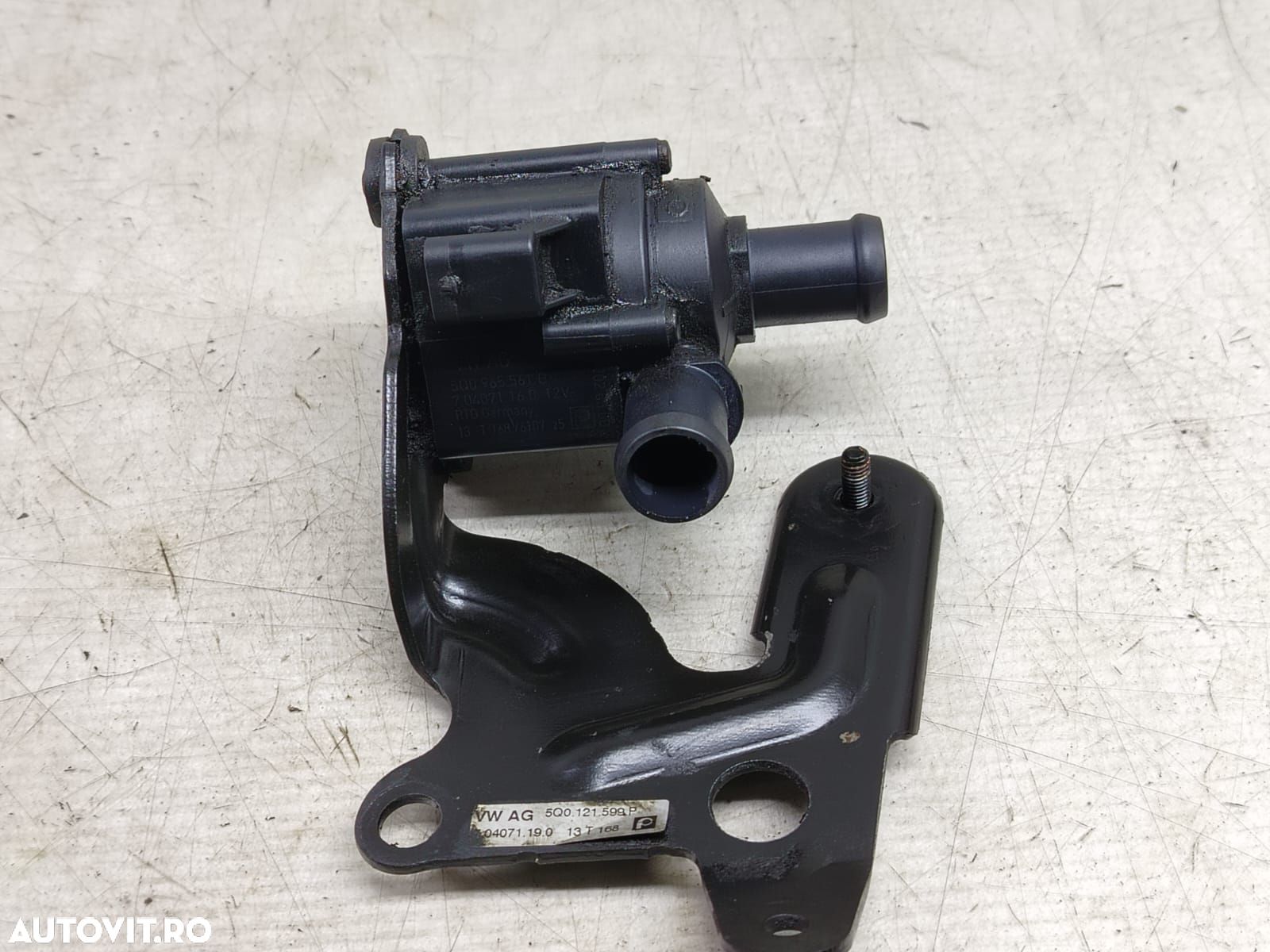 Pompa recirculare apa 5q0965561b Audi A4 B9 [2015 - 2020] - 1
