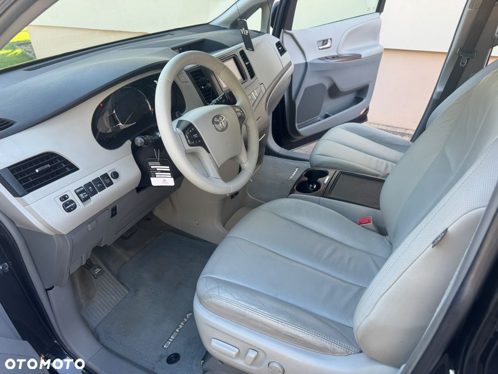 Toyota Sienna 3.5 V6 XLE AWD - 11