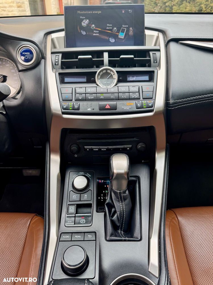 Lexus Seria NX 300h E-FOUR Luxury Line - 28