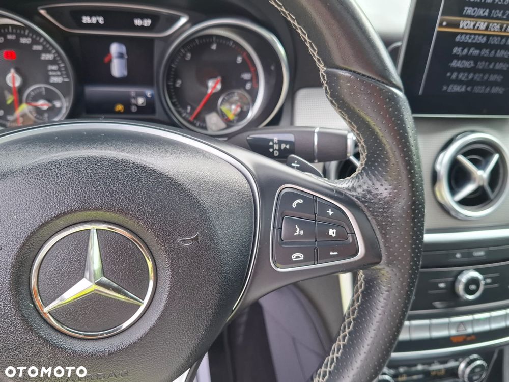 Mercedes-Benz GLA - 32