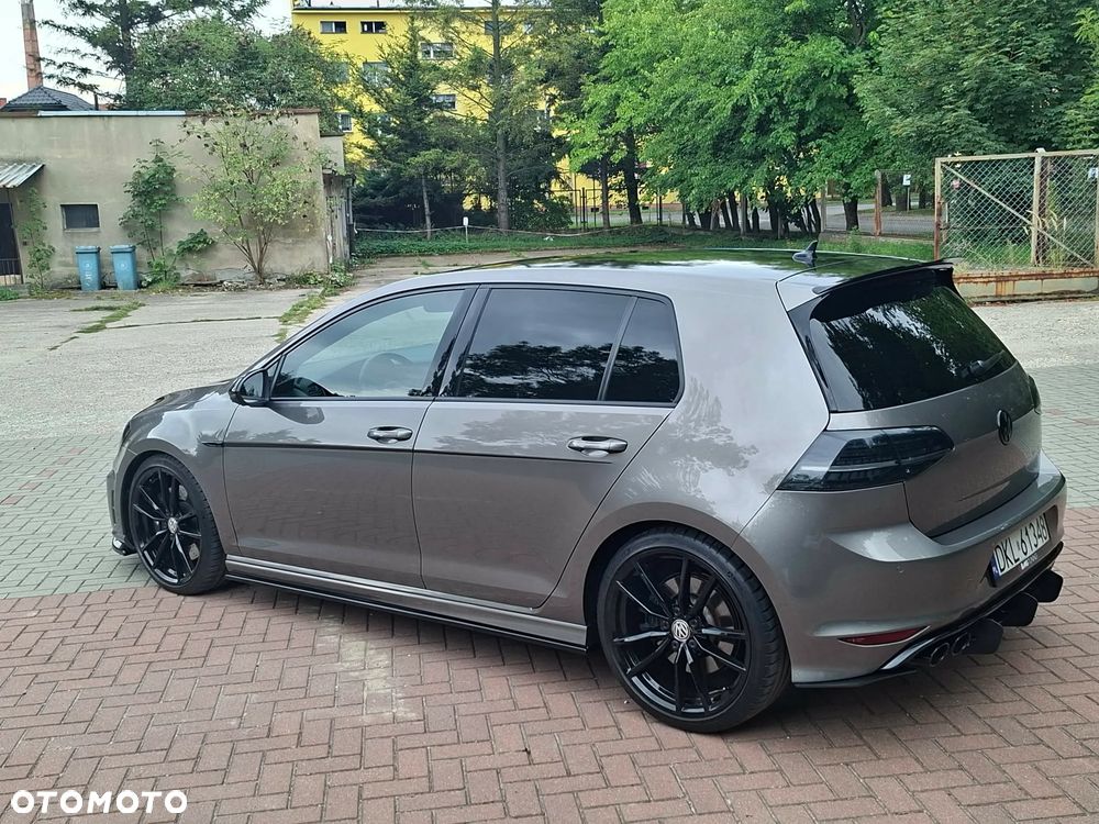 Volkswagen Golf - 10