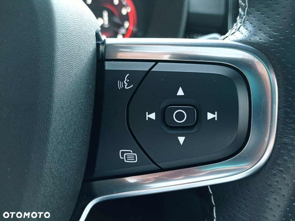 Volvo XC 40 - 18
