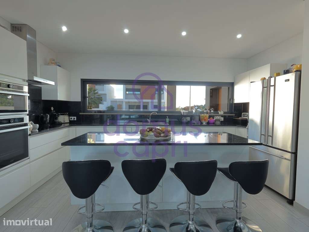 Moradia Contemporânea T4 com Piscina e Terraço em Pechão, Olhão - Grande imagem: 4/35