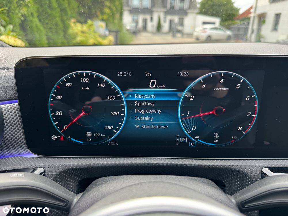 Mercedes-Benz CLA 200 7G-DCT Progressive - 27