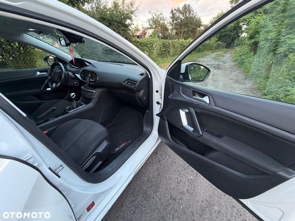 Peugeot 308 1.6 BlueHDi Allure S&S - 32