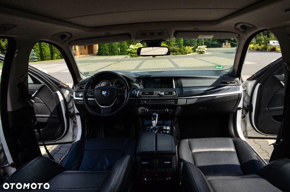 BMW Seria 5 520d Luxury Line - 32