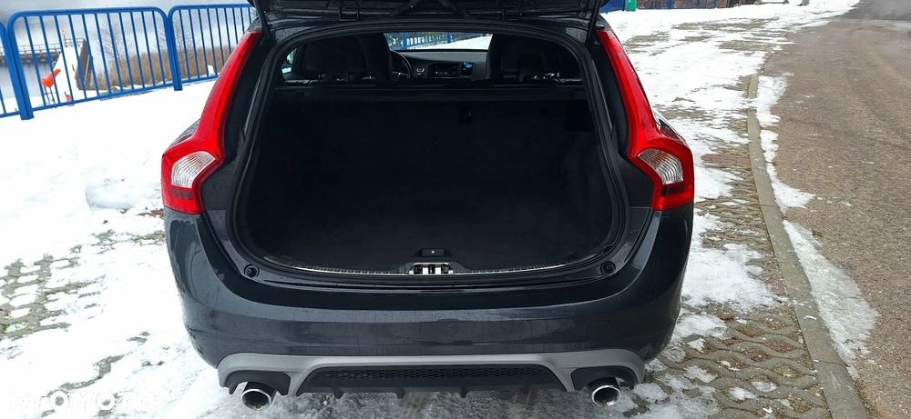 Volvo V60 D3 R-Design - 13