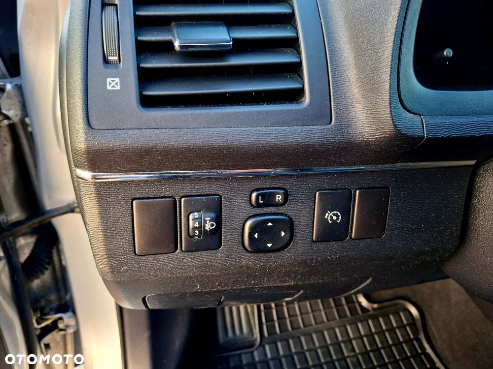 Toyota Avensis 1.8 Executive - 33