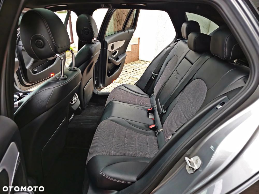 Mercedes-Benz Klasa C 180 T Kompressor Automatik BlueEFFICIENCY Avantgarde - 27