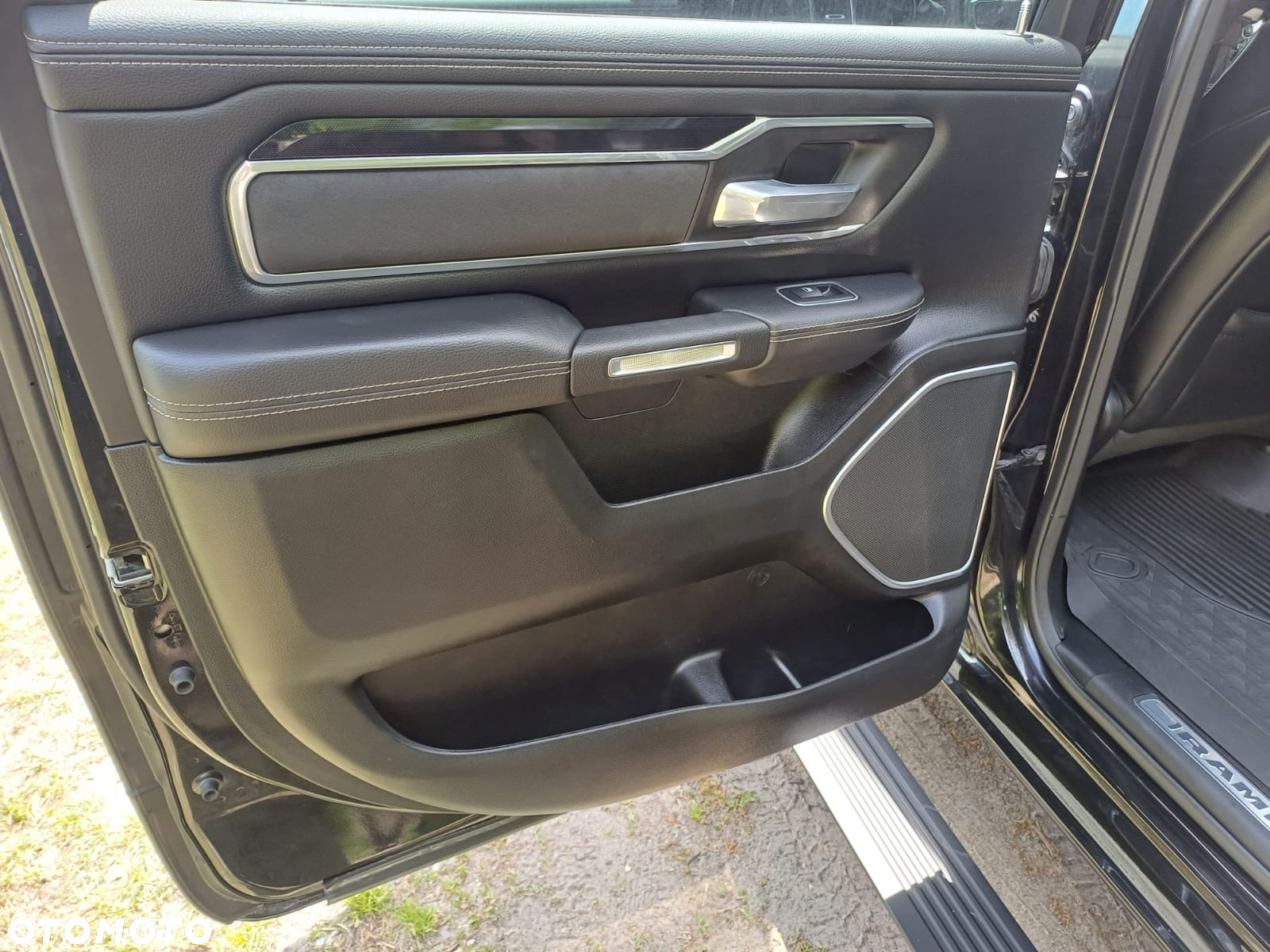 RAM 1500 Crew Cab Laramie - 12