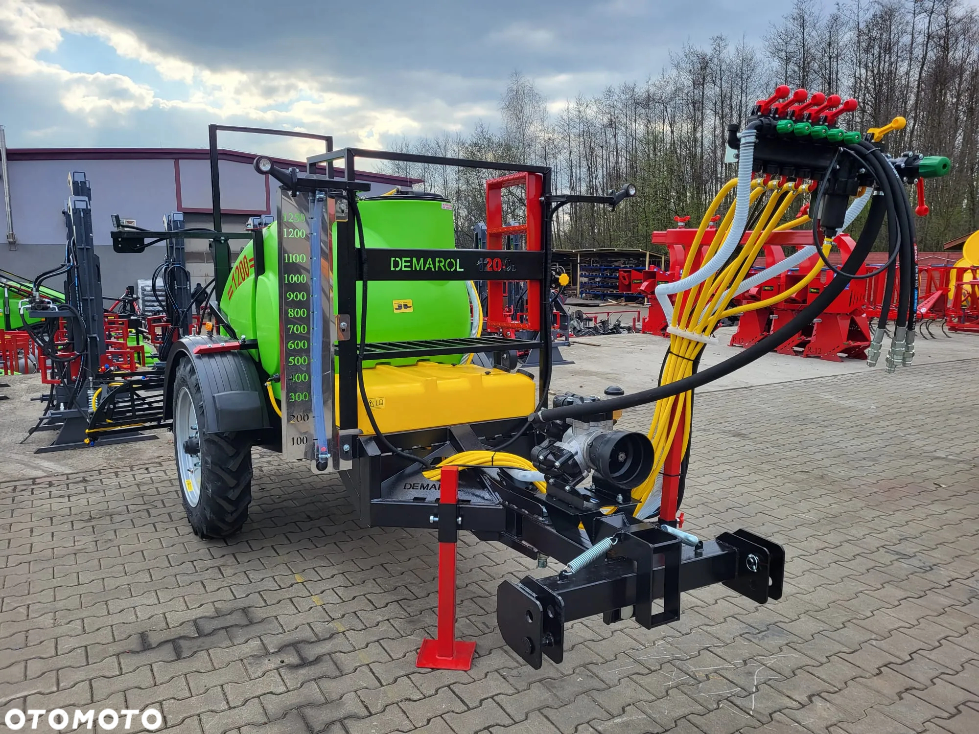 Opryskiwacz zaczepiany/ciągany DEMAROL 1200-3000l /OD RĘKI/ rozkładanie: ręczne/hydrauliczne / 3 oprawa/ zawór / STEROWNIKI/ HYDRALICZNA stabilizacja - 2