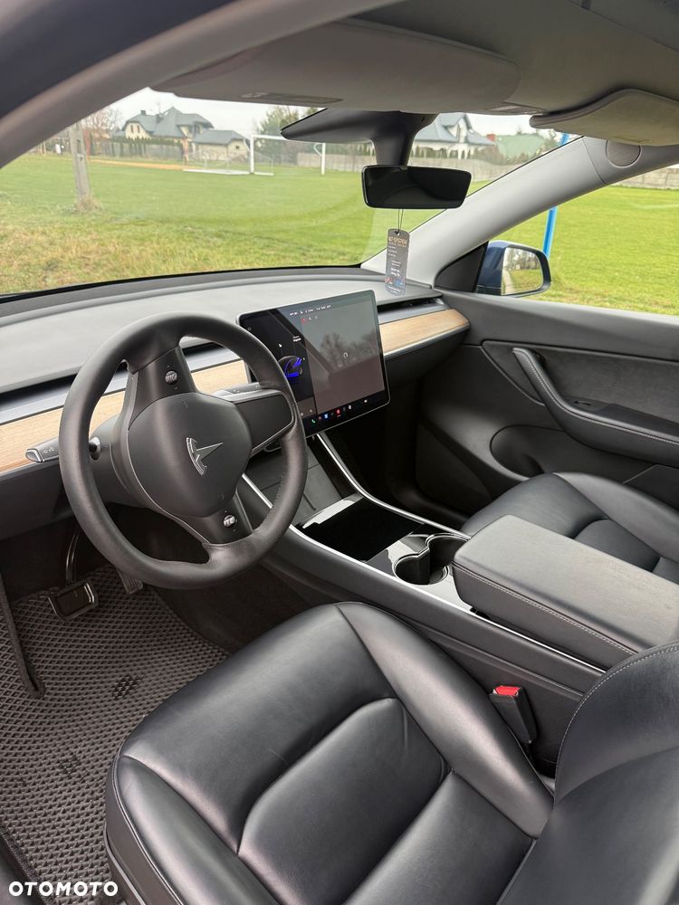 Tesla Y Premium Long Range Dual Motor AWD - 19