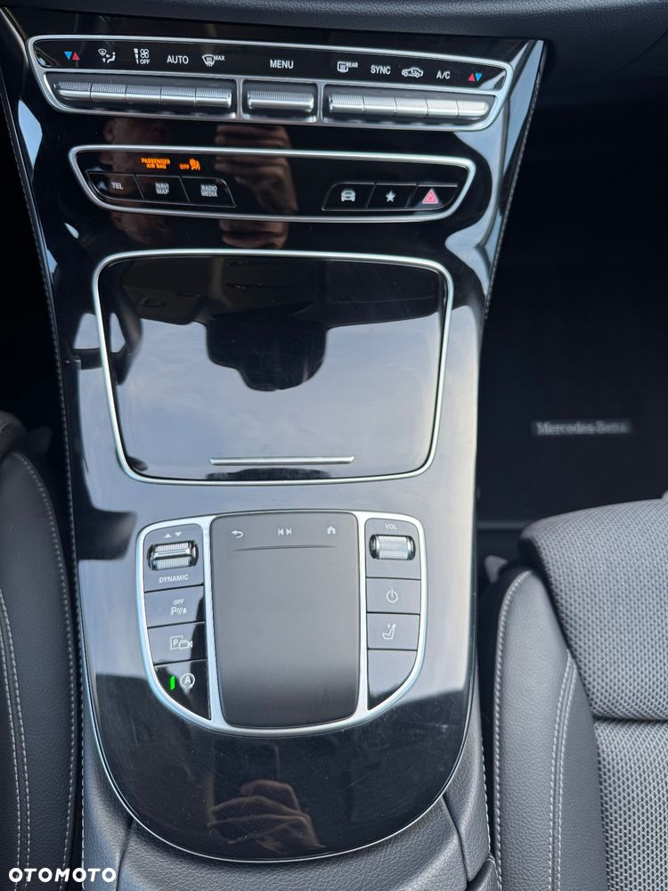 Mercedes-Benz Klasa E 220 d T 9G-TRONIC Avantgarde - 26