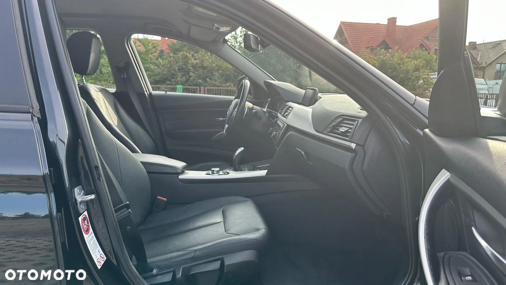 BMW Seria 3 320d xDrive - 17