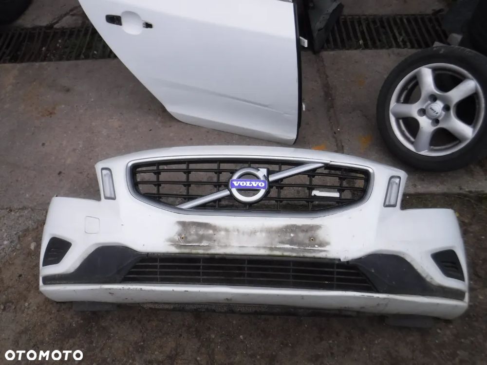 Volvo V60 S60 II zderzak przod R-Design R Design  614-46
