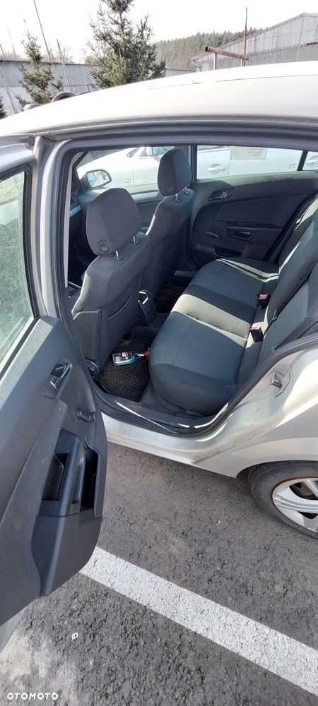 Opel Astra 1.6 Essentia - 12