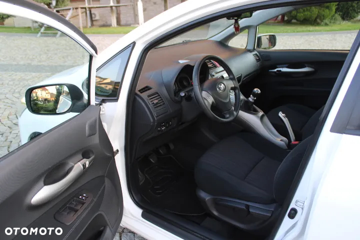 Toyota Auris 1.33 VVT-i Premium + - 38