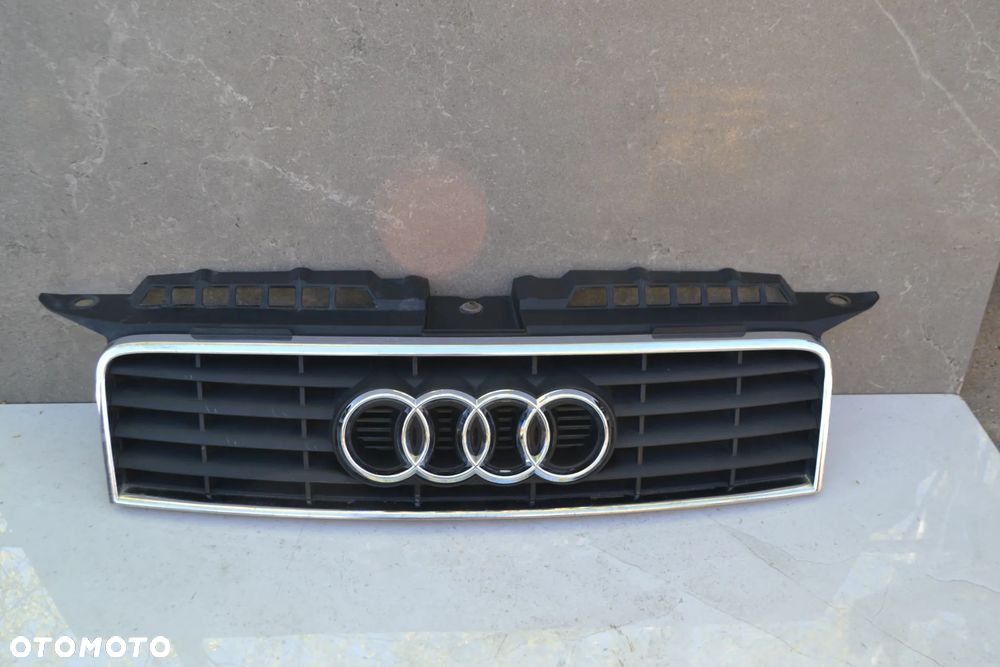 AUDI A3 8P MAŁY GRILL ATRAPA ZDERZAKA 8P3853651 - 1